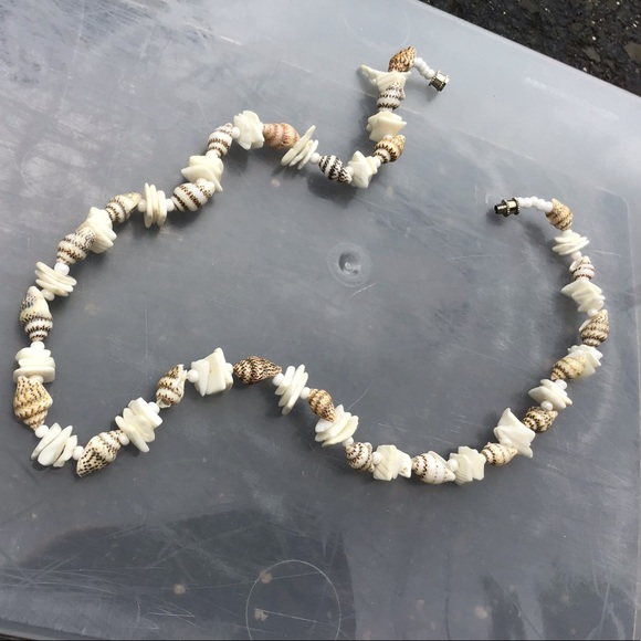 Sea shell necklace twist close OS - Picture 3 of 3